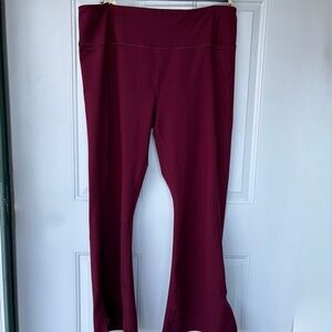 •Avia• Flared Yoga/Workout Pants in Burgundy / Size XXXL (22)